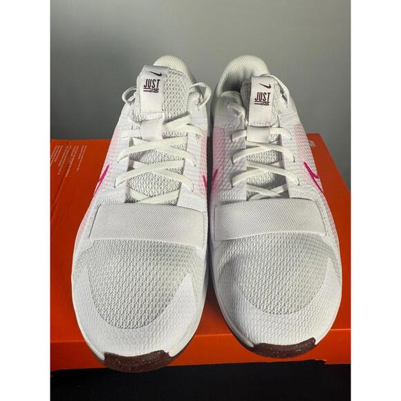 Size 9.5 Nike MC Trainer 2 Women’s Sneaker BRAND NEW - Picture 3 of 5